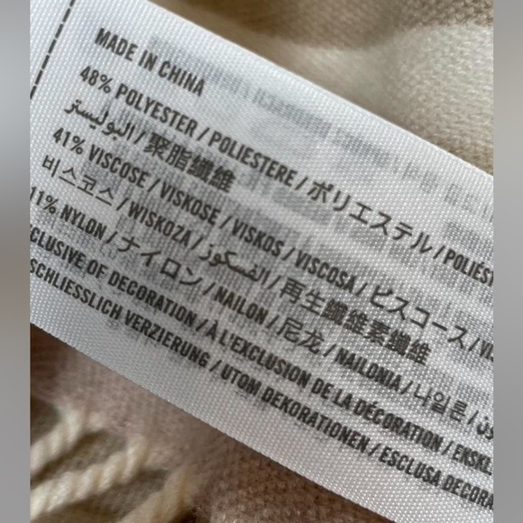 NEW Abercrombie & Fitch cream fringe shawl cape sweater poncho blanket one size - Picture 8 of 8